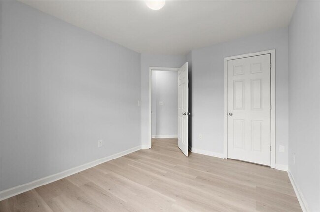 Building Photo - 1947 Lakeshore Overlook Cir NW