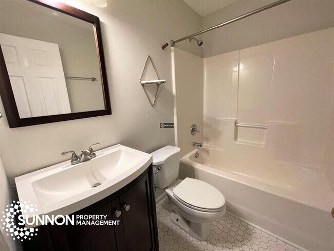 Building Photo - 3 bed / 2 bath Bungalow in the Heart of NoDa!