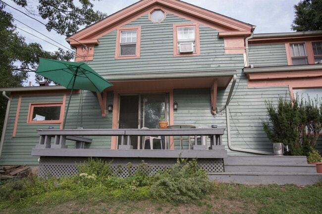 Building Photo - 9 Arrowwood Dr