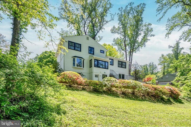 Building Photo - 1554 Forest Villa Ln