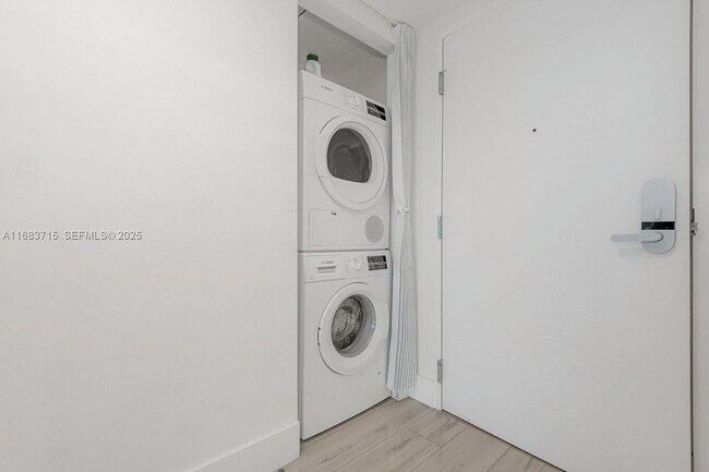 Building Photo - 2301 Collins Ave