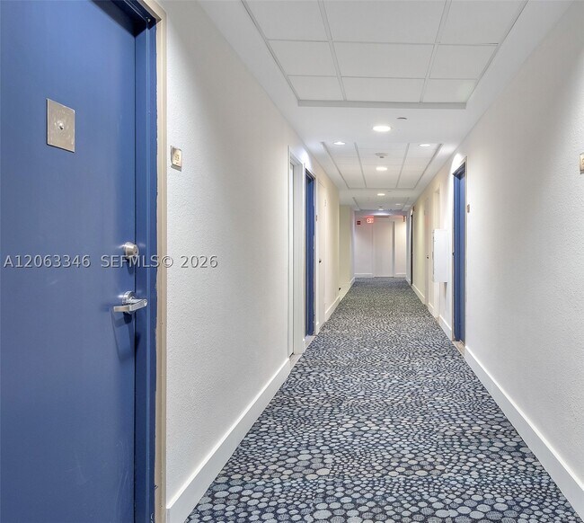 Building Photo - 1000 West Dr