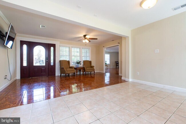 Building Photo - 303 Lincoln Ave