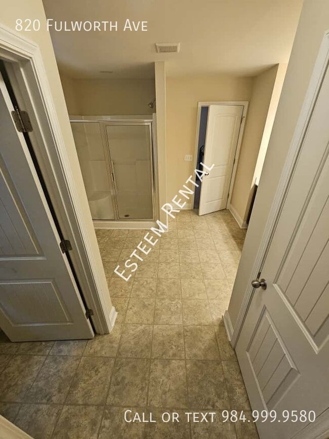 Building Photo - 820 Fulworth Ave
