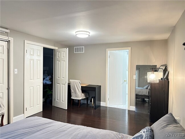 Building Photo - 32 Bernhardt Dr
