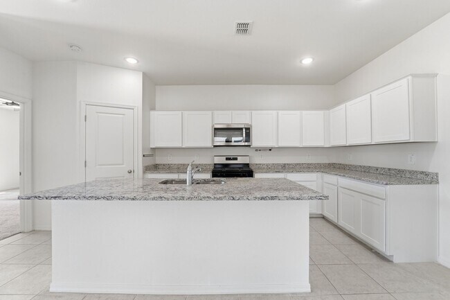 Building Photo - Modern Litchfield Park Home | 4 Bed, RV Gate + Open Kitchen
