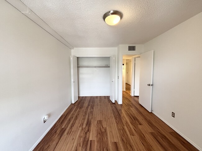 Building Photo - 710 E 200 S