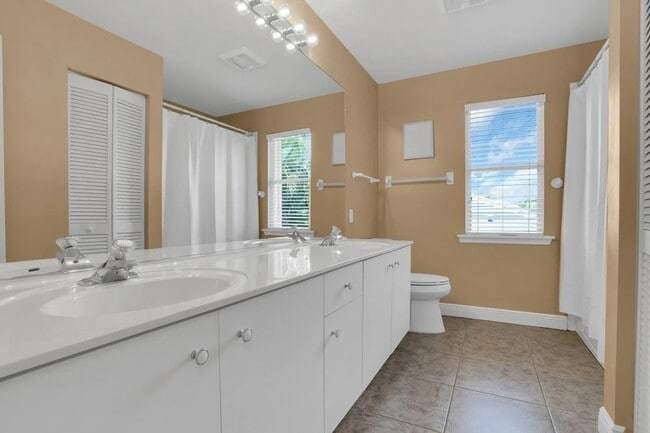 Building Photo - 471 Oriole Point