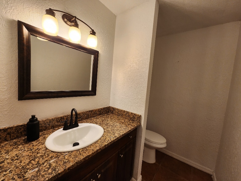 Building Photo - 4437 Rayfield Dr