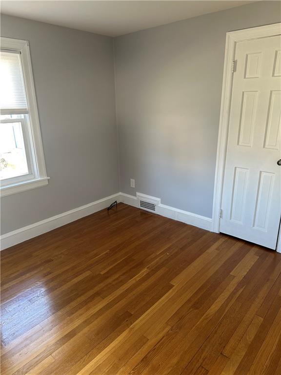 Building Photo - 70 Community Dr