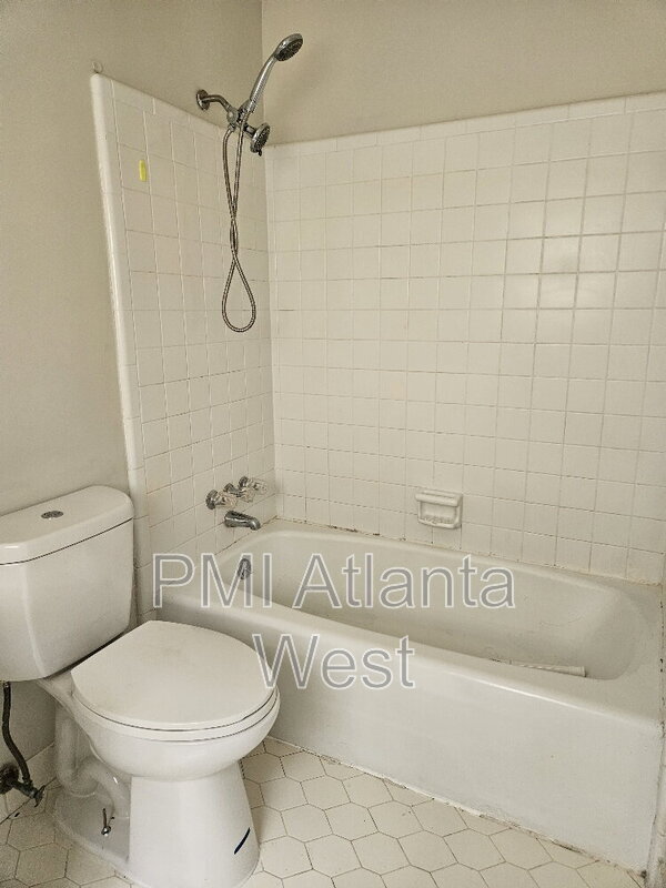Building Photo - 2250 Sandgate Cir SW