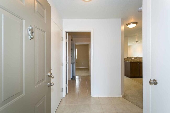 Building Photo - Fantastic Main Level Condo w/Garage, Patio...