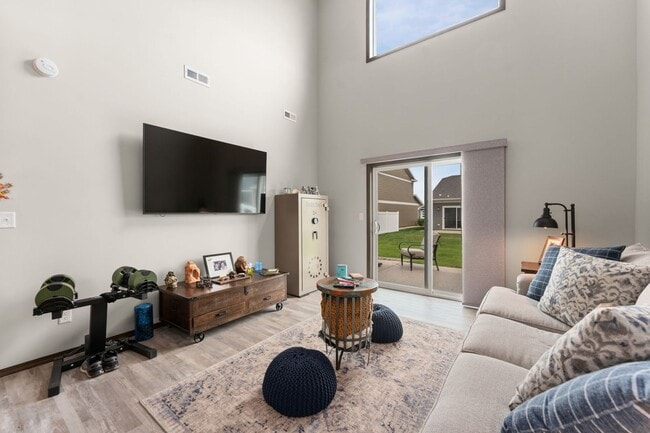 Building Photo - 4500 E Whisper Ridge Pl