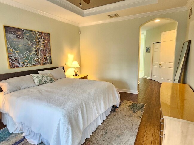 Building Photo - Annual Furnished or Unfurnished 3 Bedroom 2 Bathroom Second Floor Condo in Venetian Golf & River ...