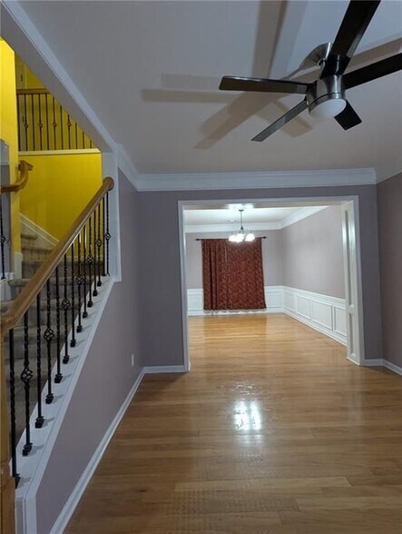 Building Photo - 815 Earlham Dr