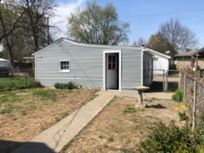 Building Photo - Nice 3 Bedroom One Bath Home in South Louisville
