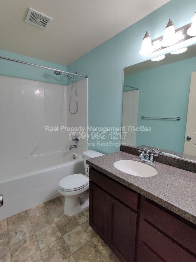 Building Photo - 603 Hilltop View St