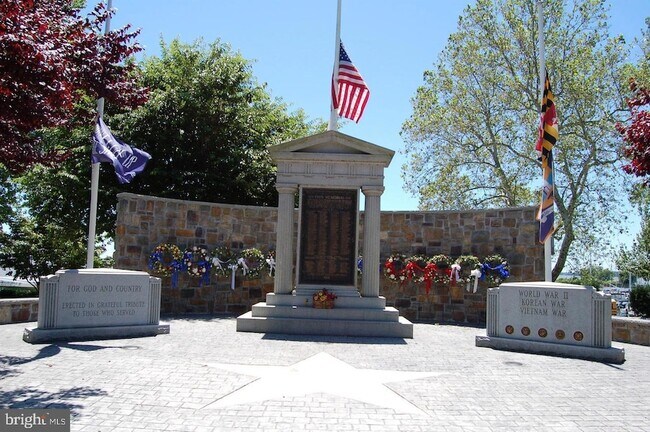 Building Photo - 421 Concord St