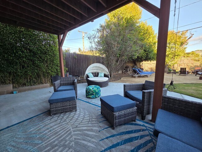 Building Photo - Wonderful Mid Century Home available for lease