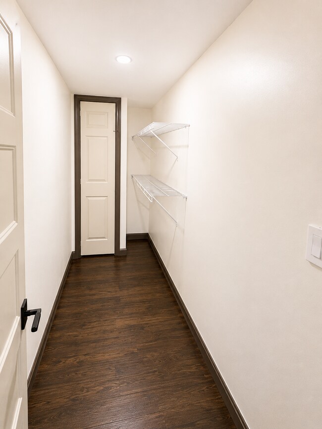 Building Photo - 9610 Britannia Ct
