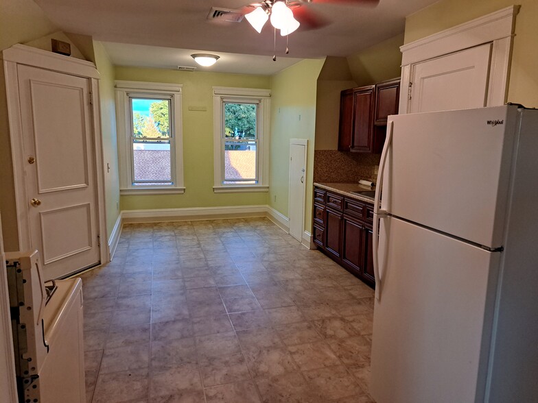 Kitchen - 16 Harmony Dr