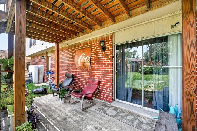 Building Photo - 15927 Eastcape Dr