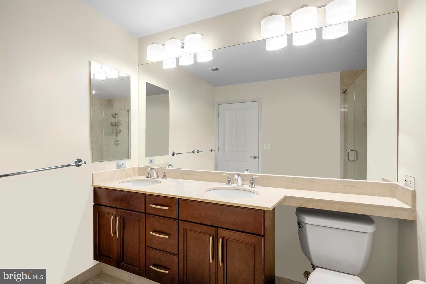 Building Photo - 440 S Broad St