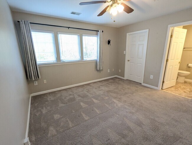 Building Photo - Beautifully maintained townhouse in Whittier available mid May!