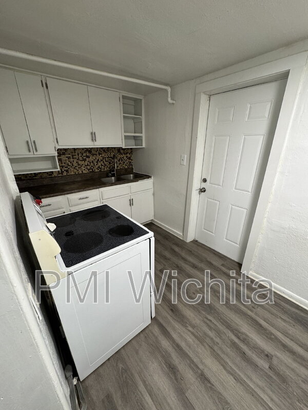 Building Photo - 1801 S Glenn Ave