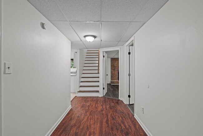 Building Photo - 246 Barbara Ln