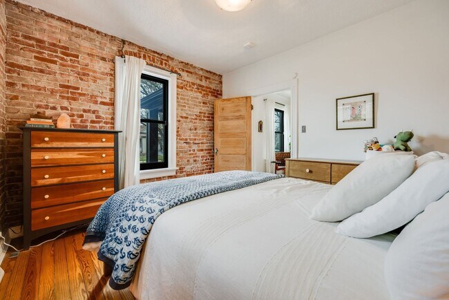 Building Photo - Charming 2BR House in Denver