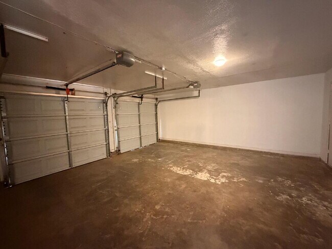 Building Photo - "Charming 3-Bedroom Home with 2 Full Baths in Lubbock – Your Perfect 1,380 Sq. Ft. Retreat!"