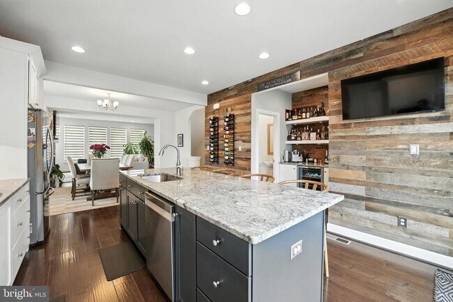 Building Photo - 610 Watermans Dr