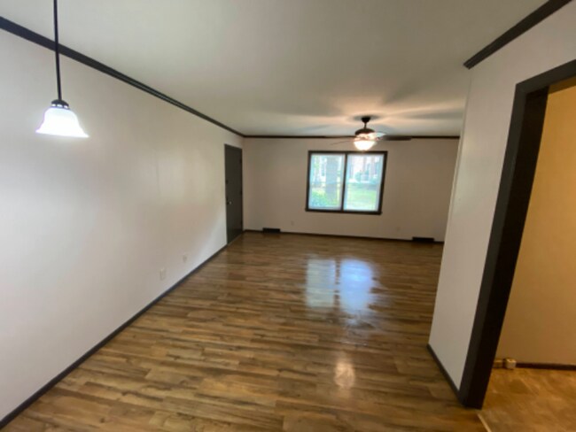 Building Photo - 2033 Shelly St