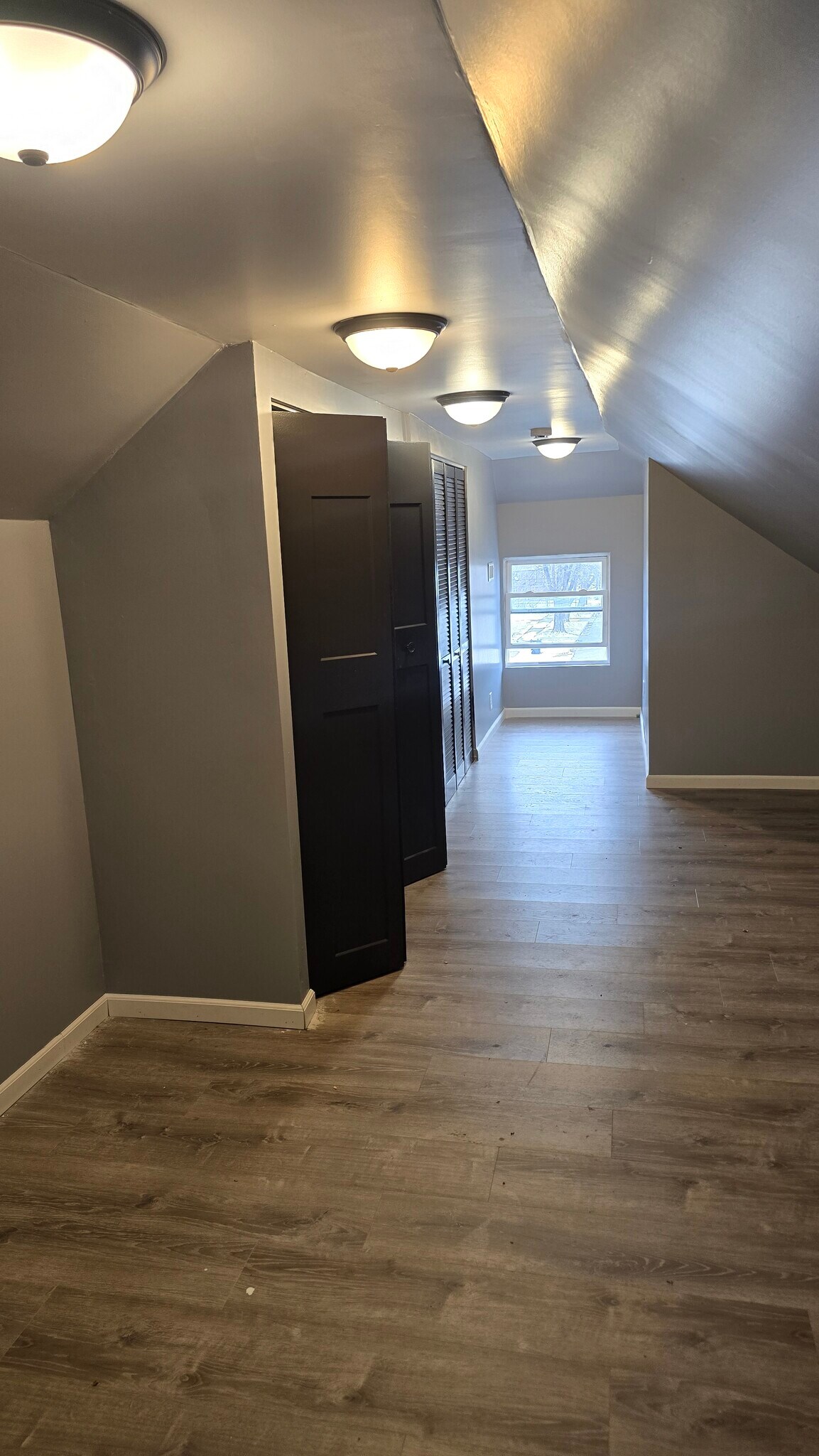 Building Photo - 1550 Richard Gordon Hatcher Blvd