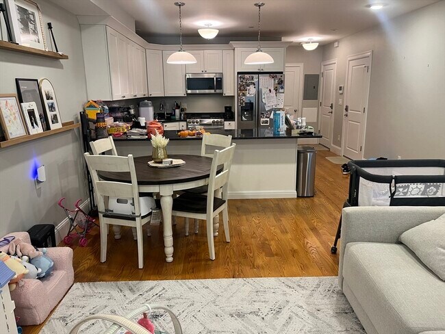 Building Photo - 45 Spring St