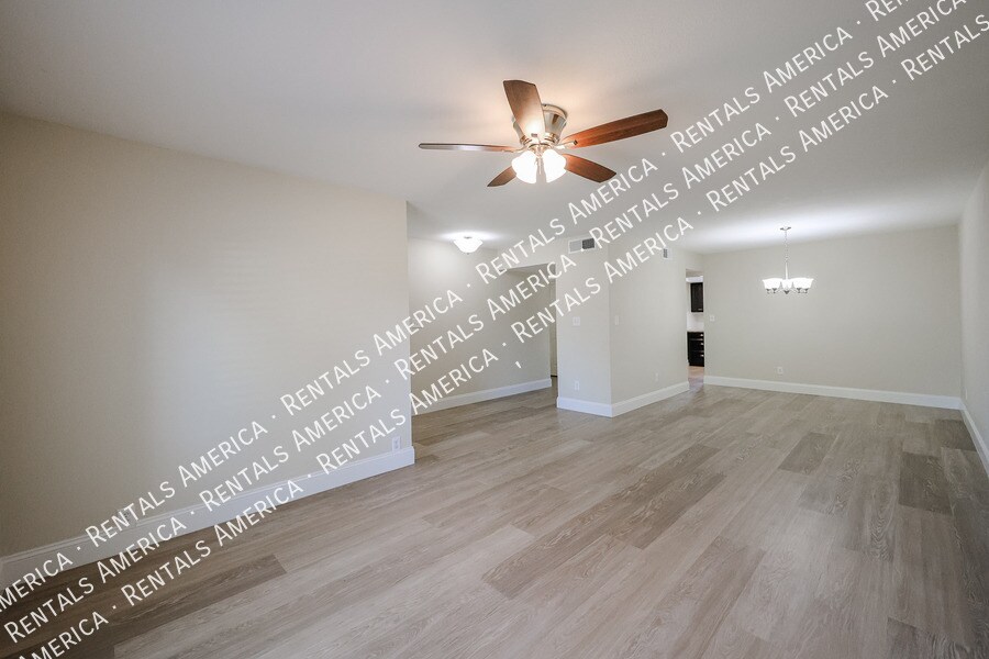 Building Photo - 11621 N 30th St