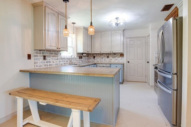 Building Photo - 12525 Indian Springs Rd