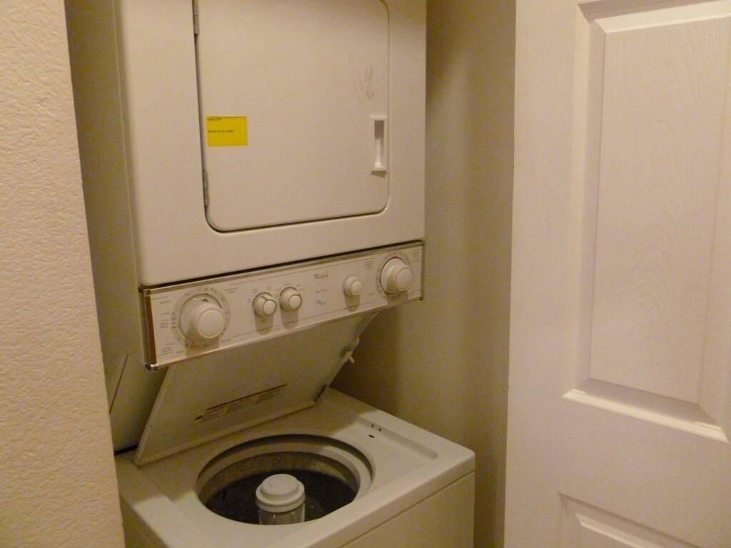 Building Photo - 23 E Agate Ave