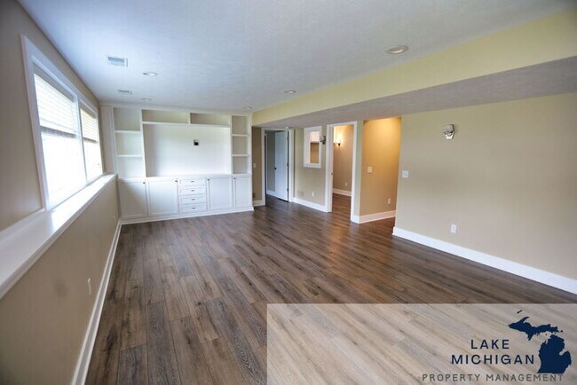 Building Photo - 8965 Plantation Dr SW