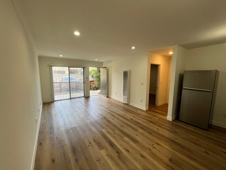 Building Photo - Individual Bungalows: All 1 bedroom/ 1 bath units all with LARGE PRIVATE YARDS.
