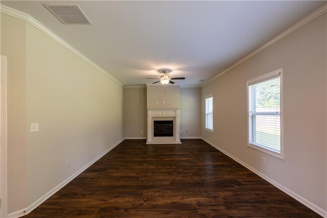 Building Photo - 221 Winterset Cir