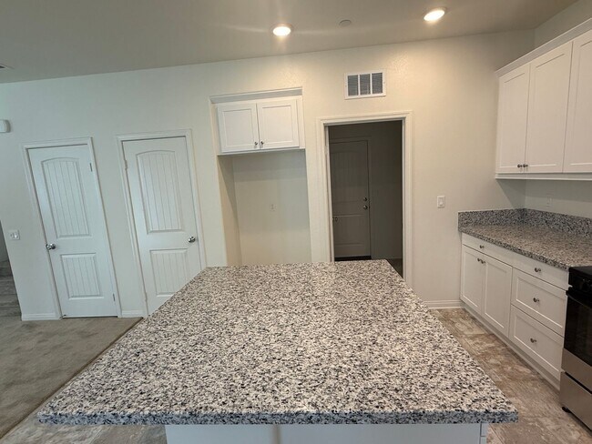 Building Photo - Victorville- New Richmond Home, 3 bedrooms...