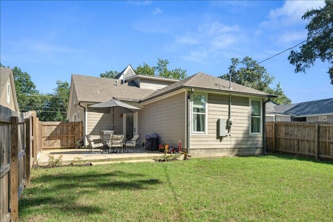 Building Photo - 319 Williford St