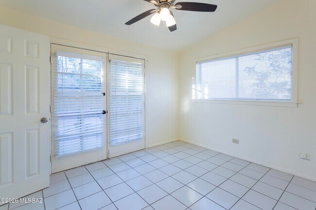 Building Photo - 535 N Cimarron St