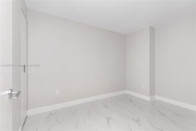 Building Photo - 700 NE 24th St