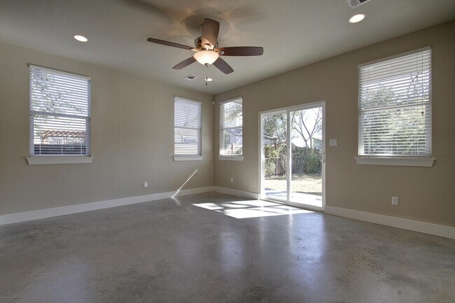 Building Photo - 2913 Rio Grande St