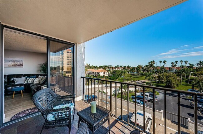 Building Photo - 6295 Bahia Del Mar Cir
