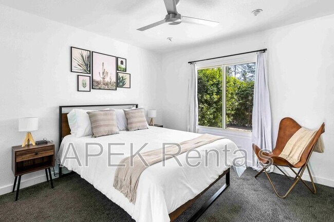 Building Photo - 2355 W Nicola Rd