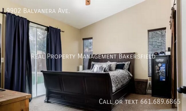 Building Photo - 9902 Balvanera Ave